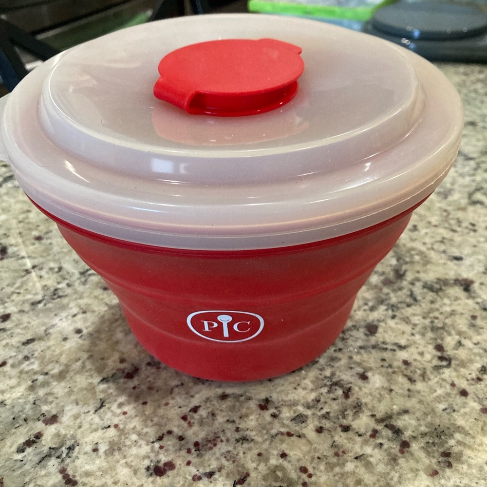 Pampered Chef Preowned red silicone microwave popcorn maker
